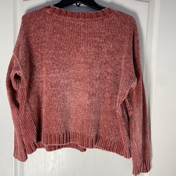 Size M Supersoft Chenille Sweater. - Picture 5 of 5